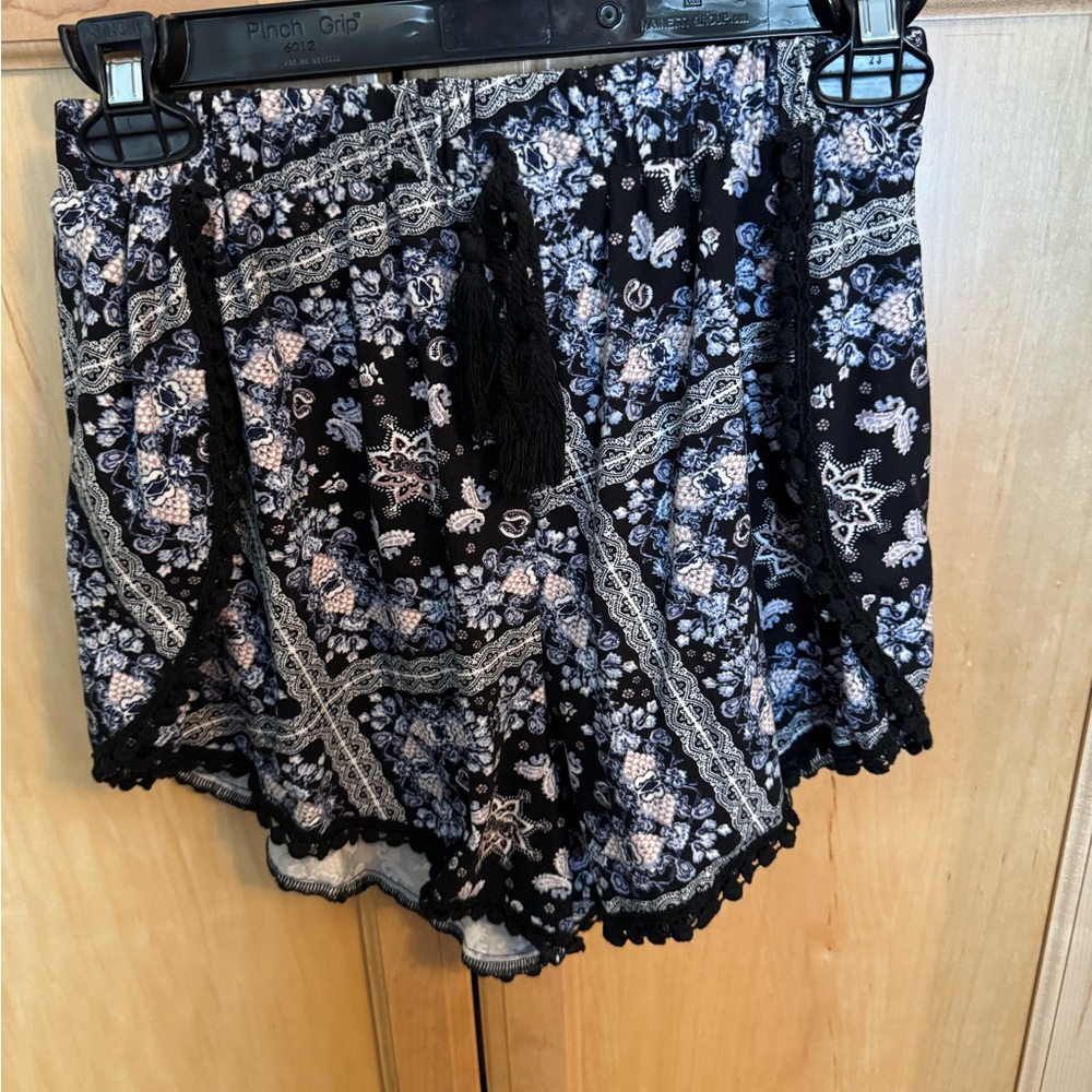 Shosho Blue and White Patterned Shorts - Picture 3 of 12